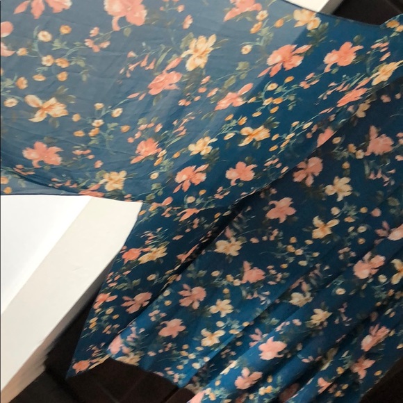 Forever 21 floral kimono - Picture 4 of 8